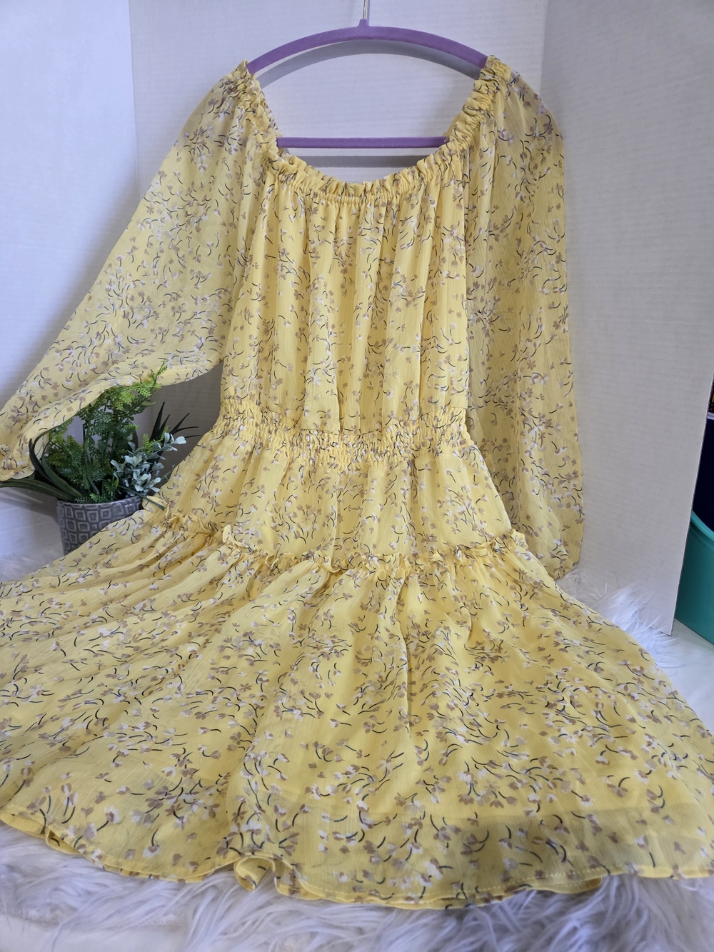 Tommy Hilfiger Yellow Floral Smocked Chiffon Long-Sleeve Tiered Dress. Size 8